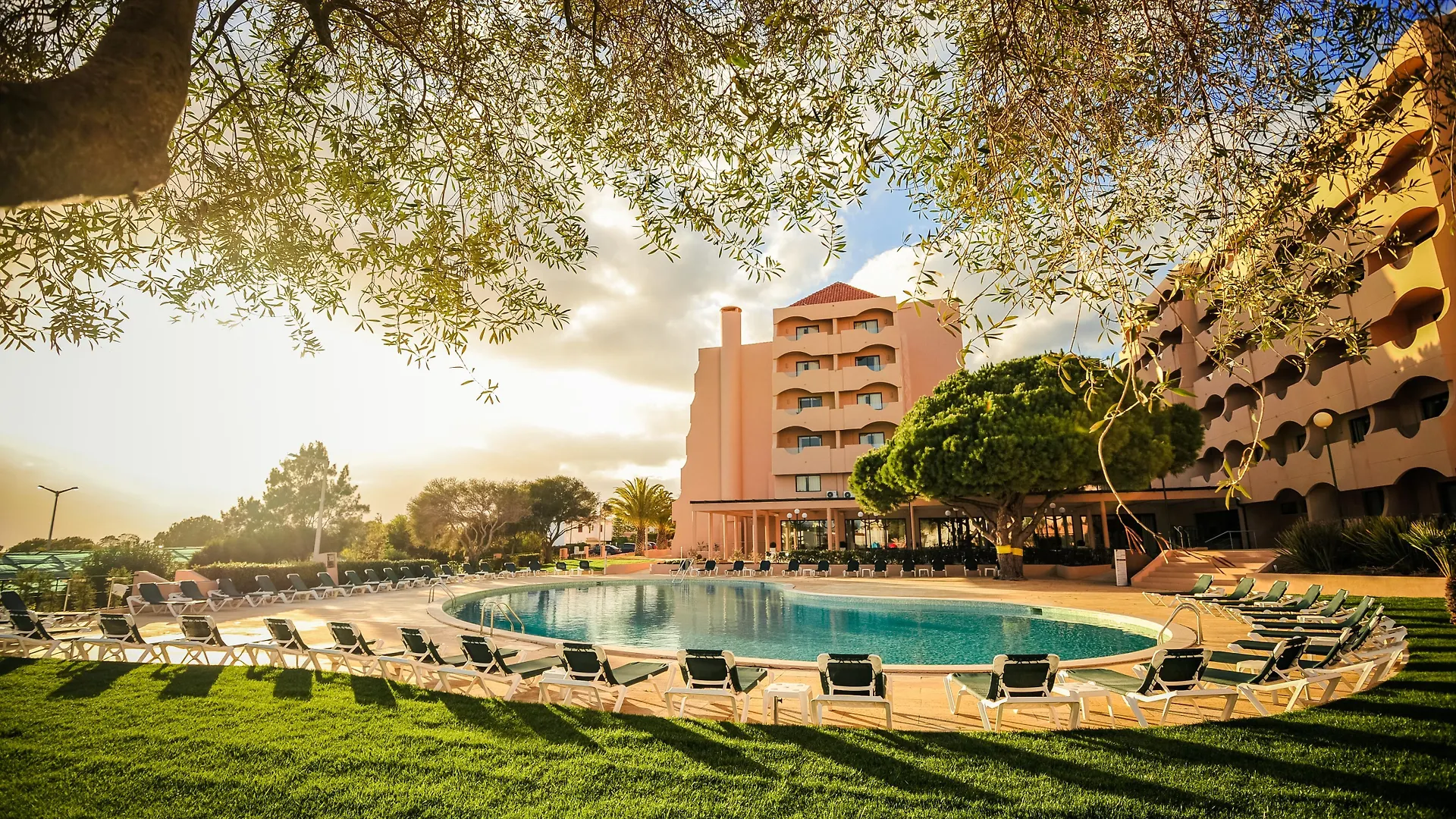 אלבופיירה Vila Gale Atlantico מלון